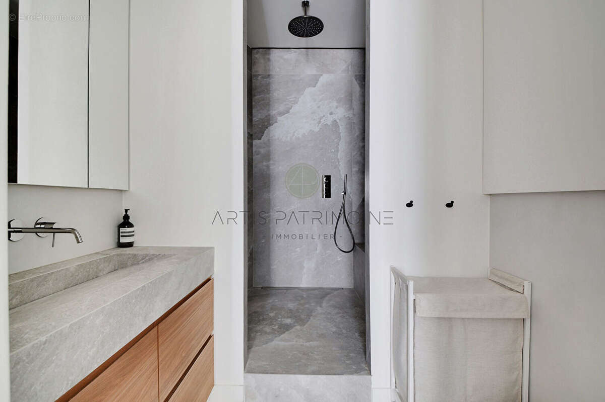 Appartement à PARIS-7E