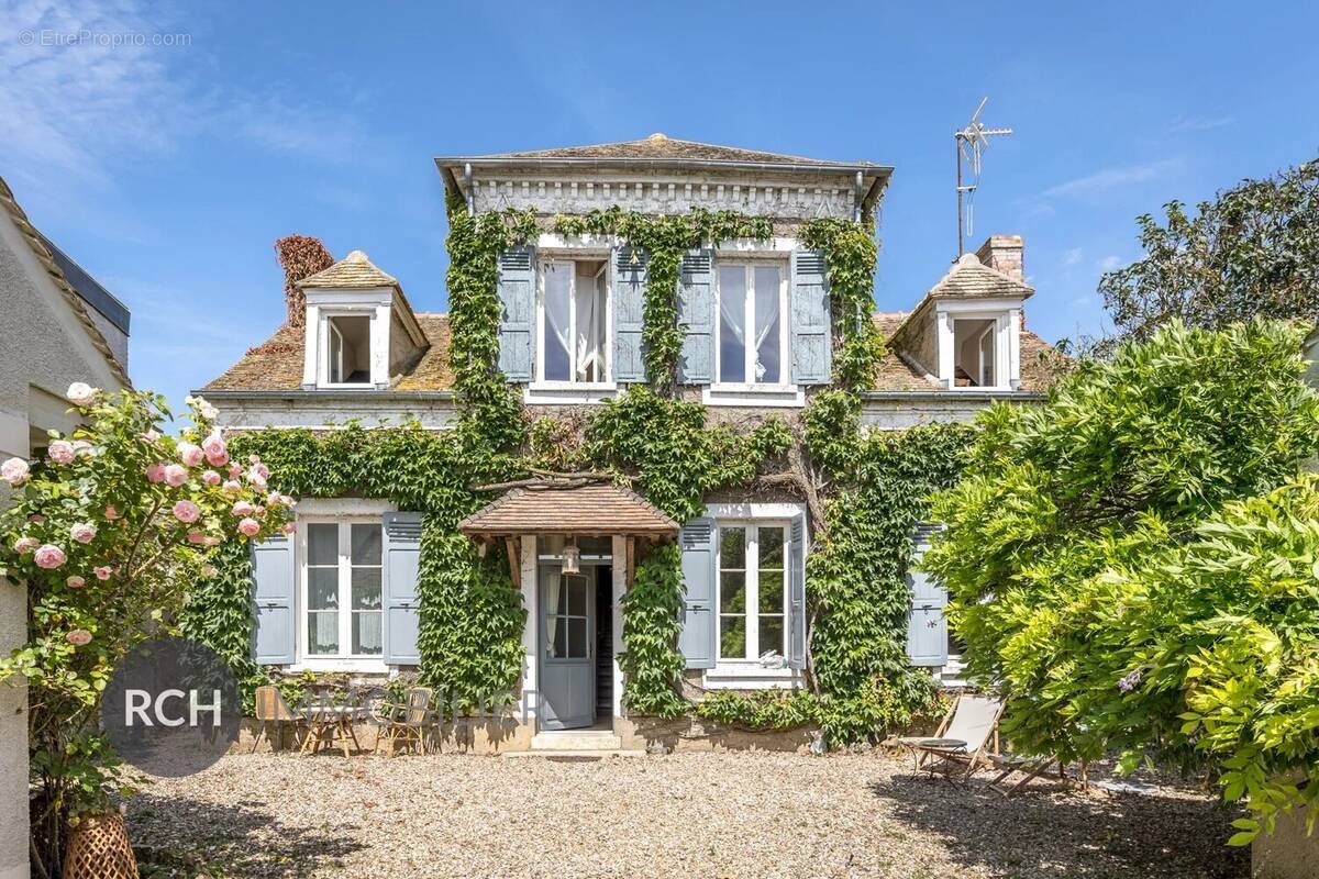 Maison à HOUDAN