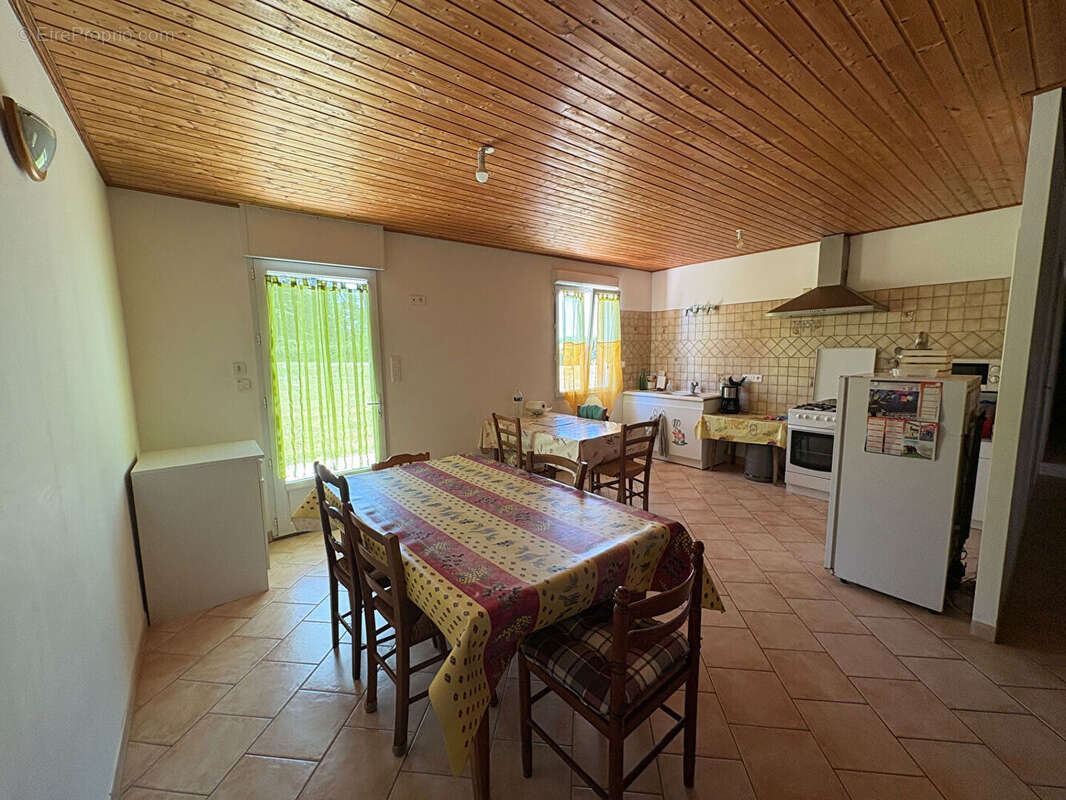 Maison 132 m² à Charnizay  - photo 4