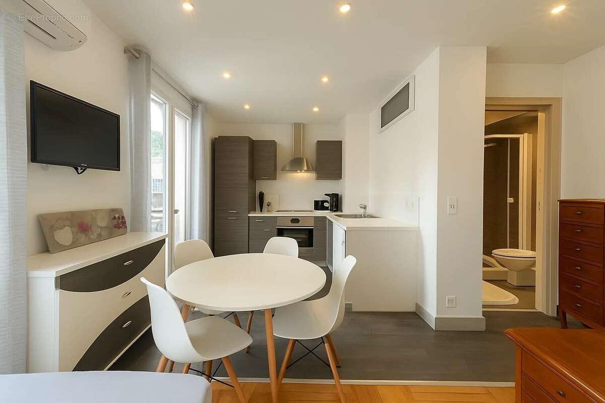 Libération – cœur du quartier –  studio - photo 4