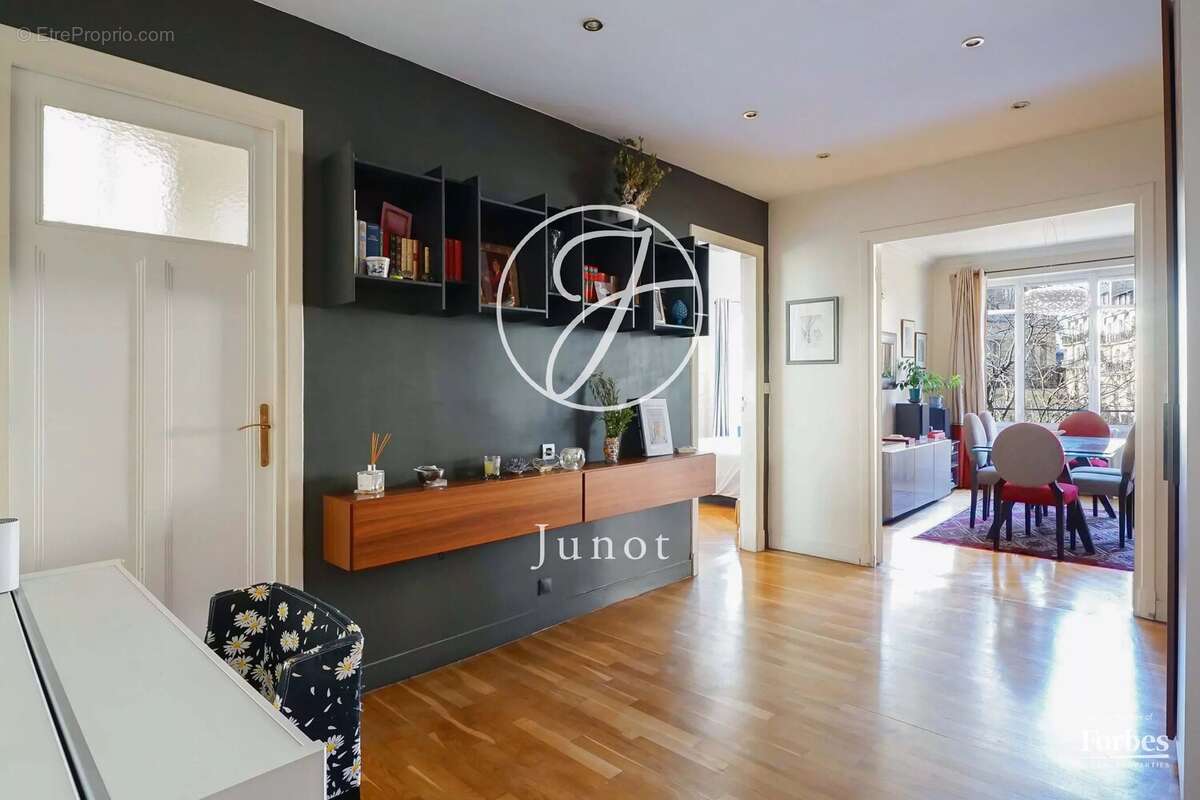 Paris 16e - AUTEUIL / VERSAILLES - Appartement à vendre - 6 pièces - 169,59m² Carrez - 4 chambres - Vues dégagées. - photo 21