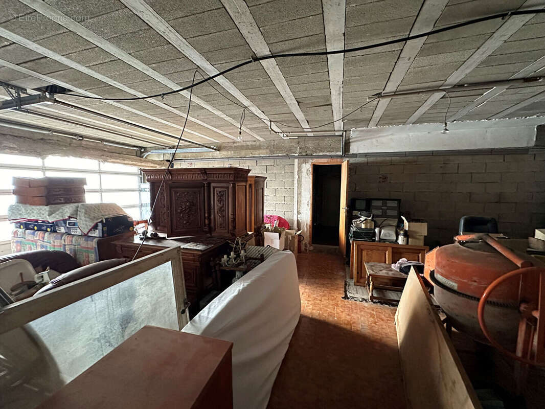 Commerce à PORT-SAINT-LOUIS-DU-RHONE