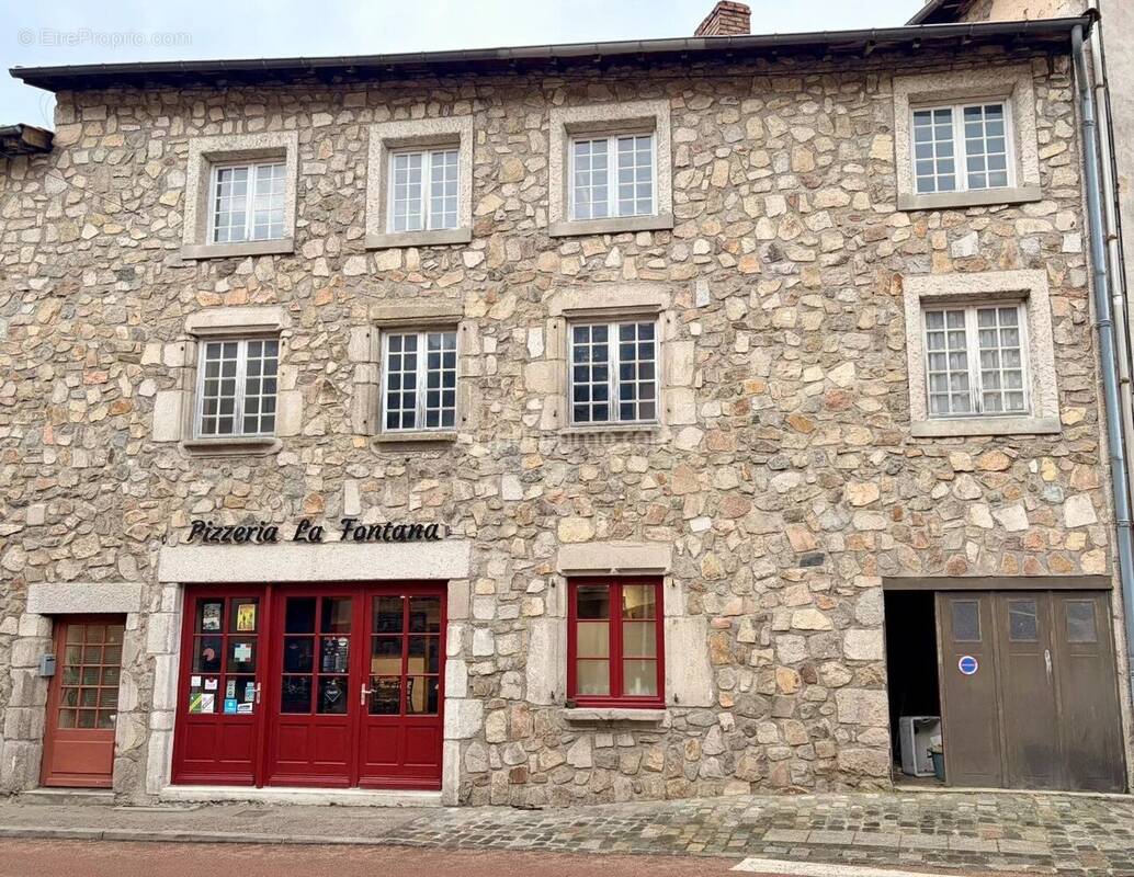 Commerce à SAINT-JUST-EN-CHEVALET