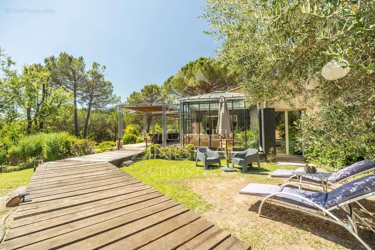 Maison à LA TOUR-D&#039;AIGUES