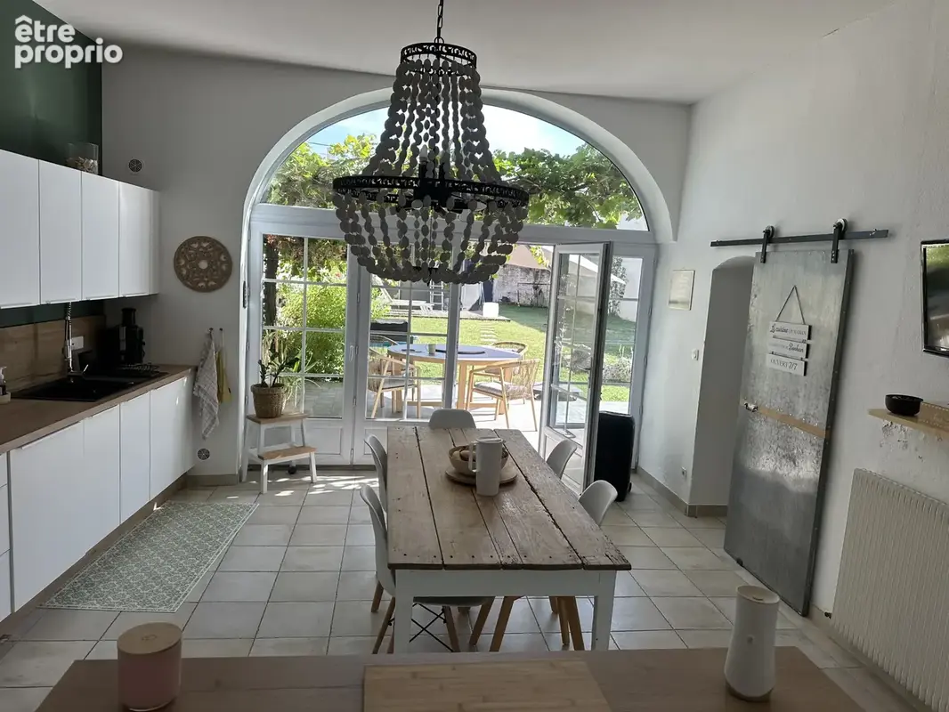Houlette, superbe maison charentaise de 300m2 rénovée avec goût. - photo 2