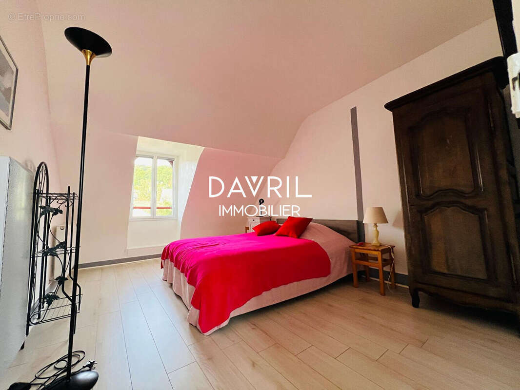 Maison à CHANTELOUP-LES-VIGNES