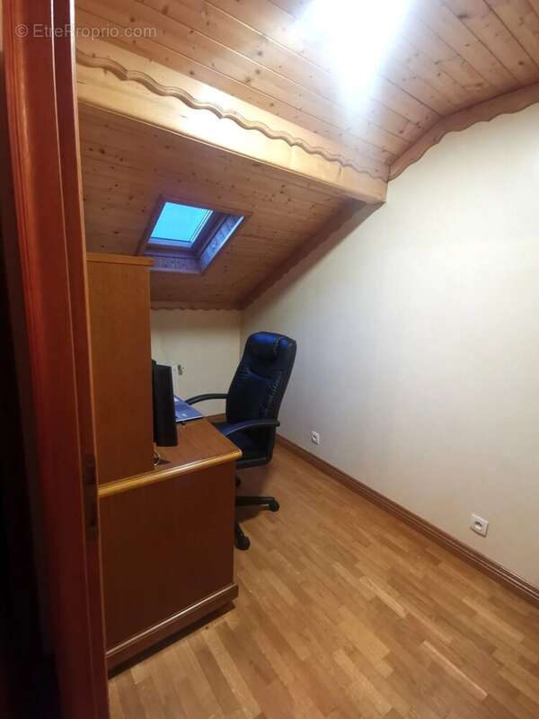94400 vitry maison 7 pieces 170 m² sur un terrain de 422 m² et un jardin de 300 m² - photo 6