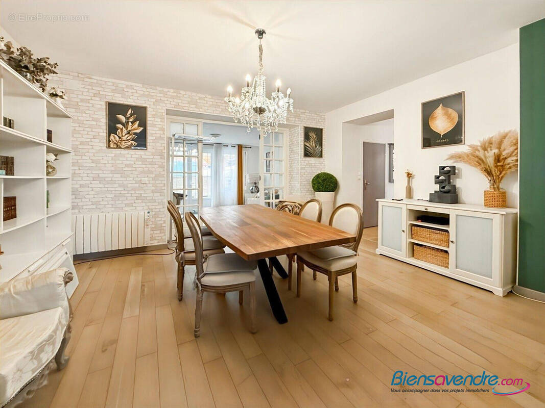 Salon Sejour donnant sur terrasse - Maison à VALENCIENNES