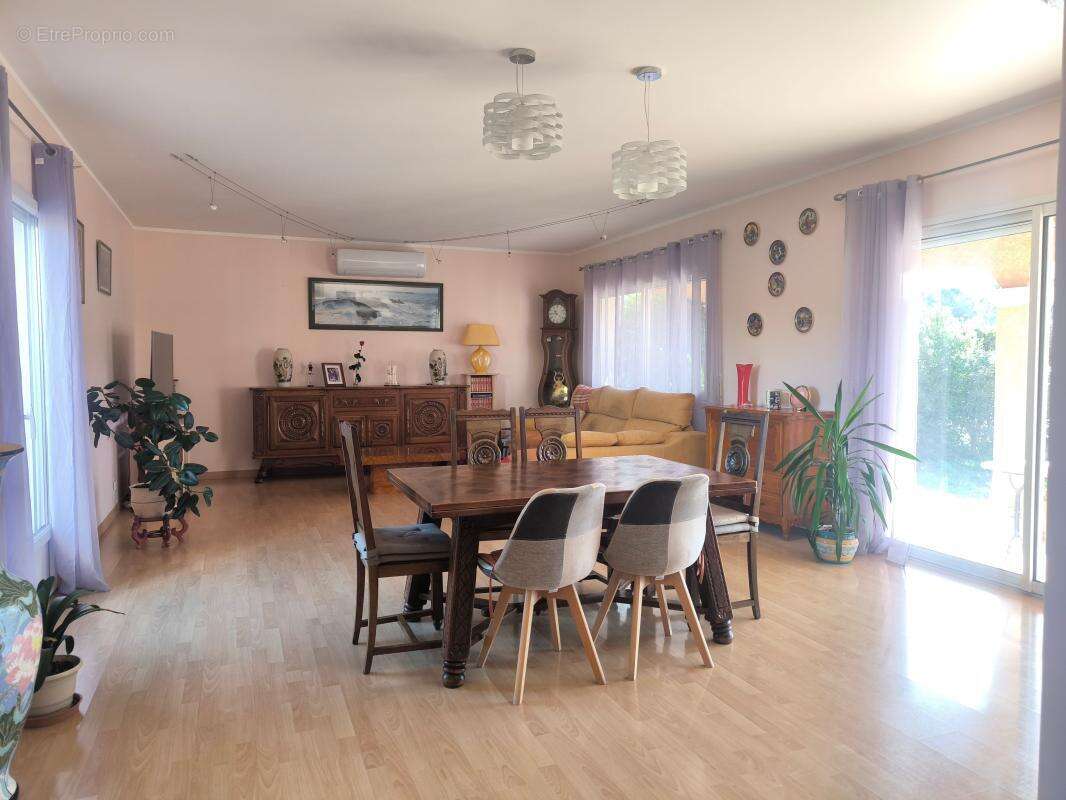 Maison à VILLETELLE