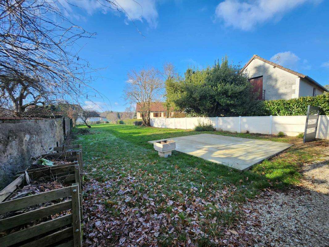 Autre à COURS-LES-BARRES