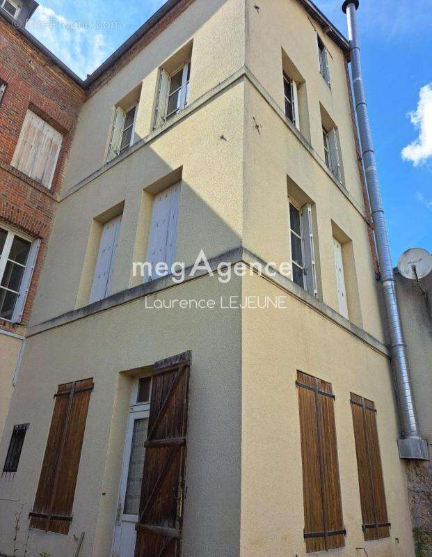 à ORBEC IMMEUBLE en monopropriété 7 appartements 1 boutique 1 local - photo 2