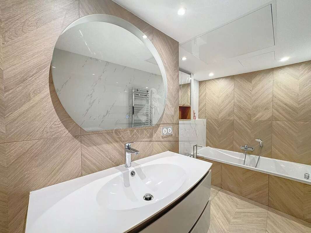 Appartement à MANDELIEU-LA-NAPOULE