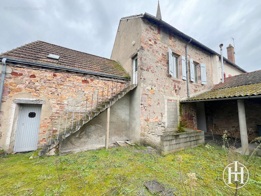 Appartement à VALLON-EN-SULLY