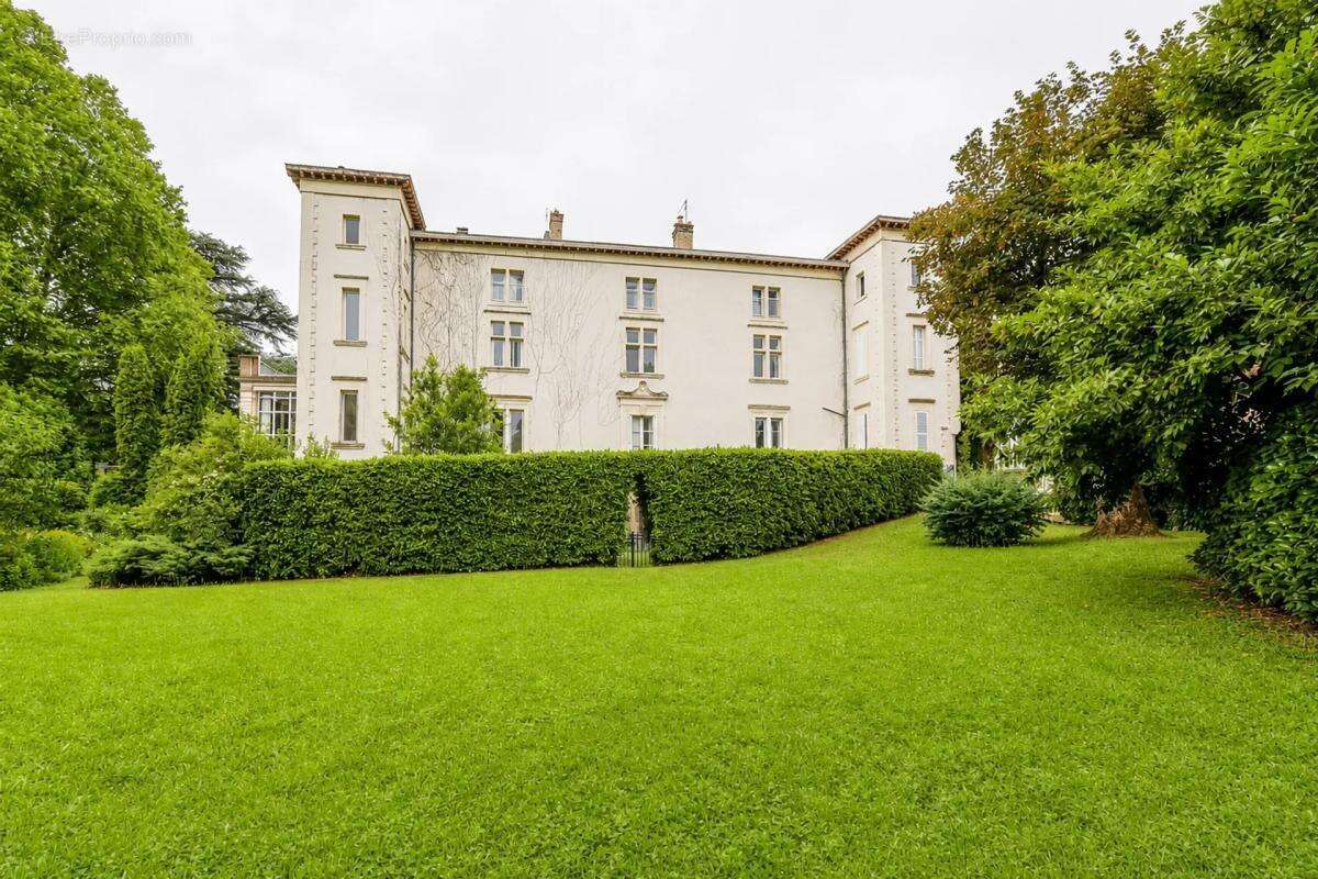 Appartement à COLLONGES-AU-MONT-D'OR