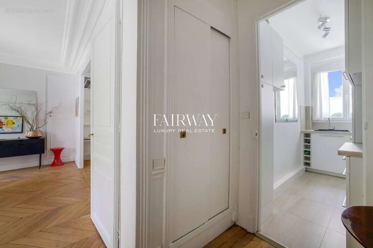 Appartement à PARIS-8E