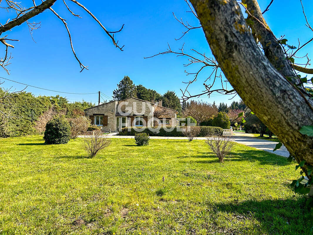Maison à L'ISLE-SUR-LA-SORGUE