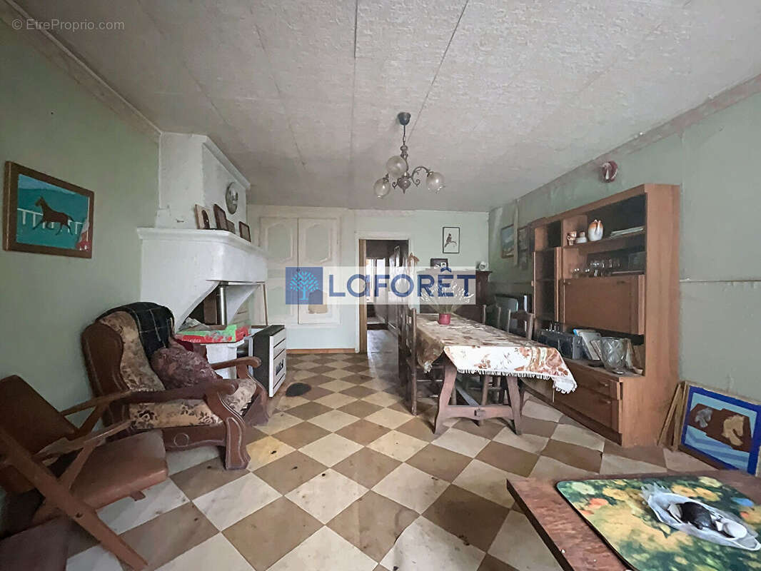 Maison à SUZANNECOURT