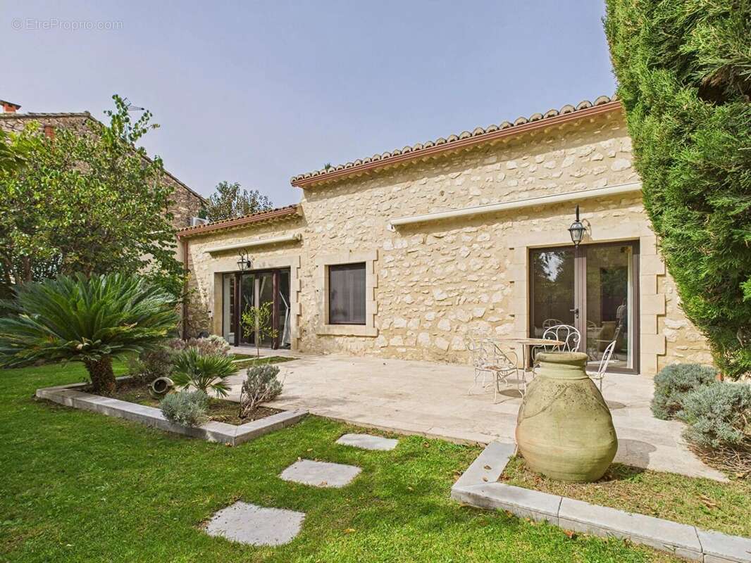 A Vendre : Mas en pierre avec piscine à Molleges - photo 5