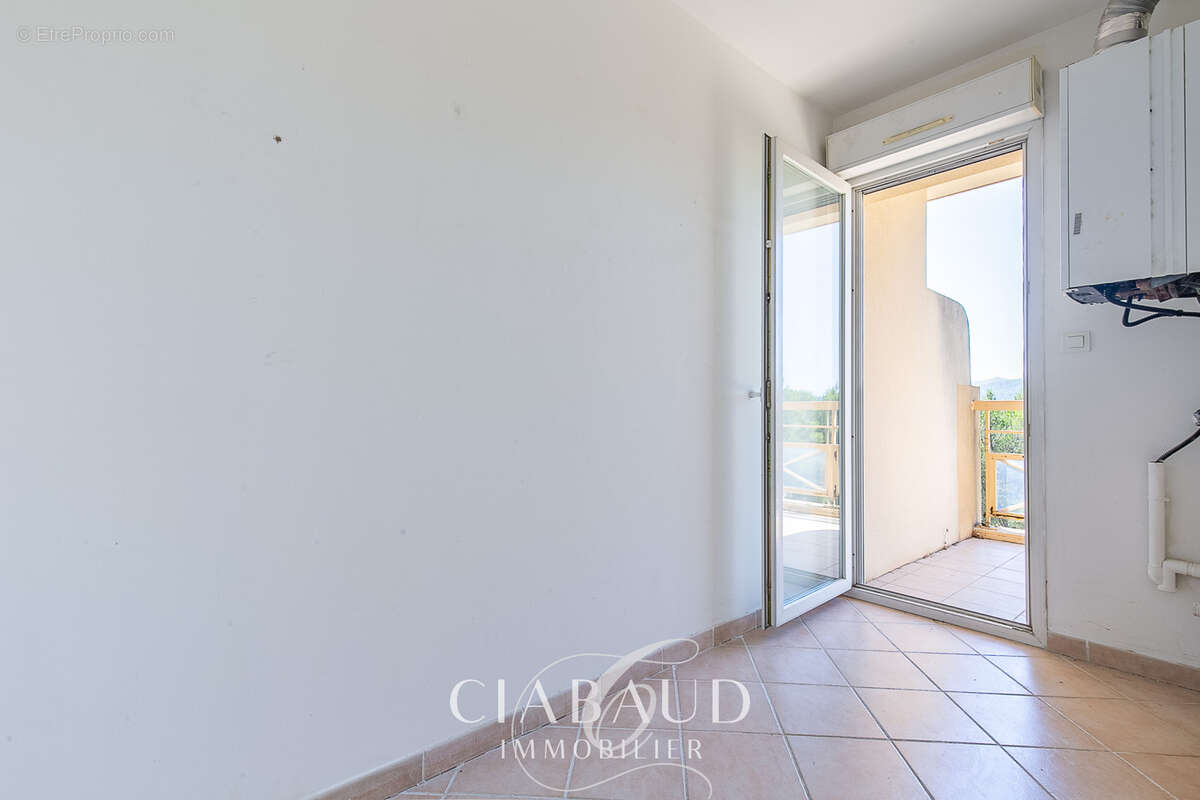 Appartement traversant T3 78,46 m2 garage et parking avec vue panoramique - photo 10