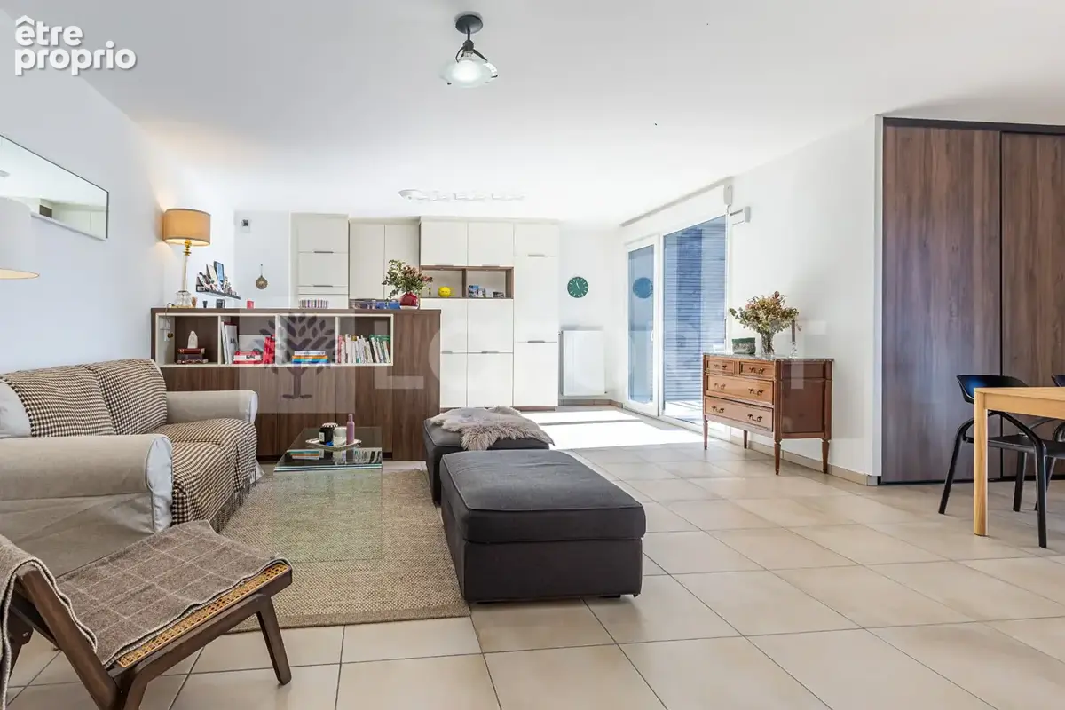 Agence immobiliere laforet - "agave" - appartement t3 traversant de 78,80 m² - balcons - garage en sus - dernier etage - vue deg - photo 2