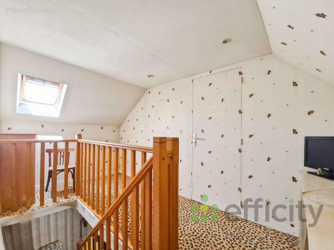 Maison à SAINT-PAVACE