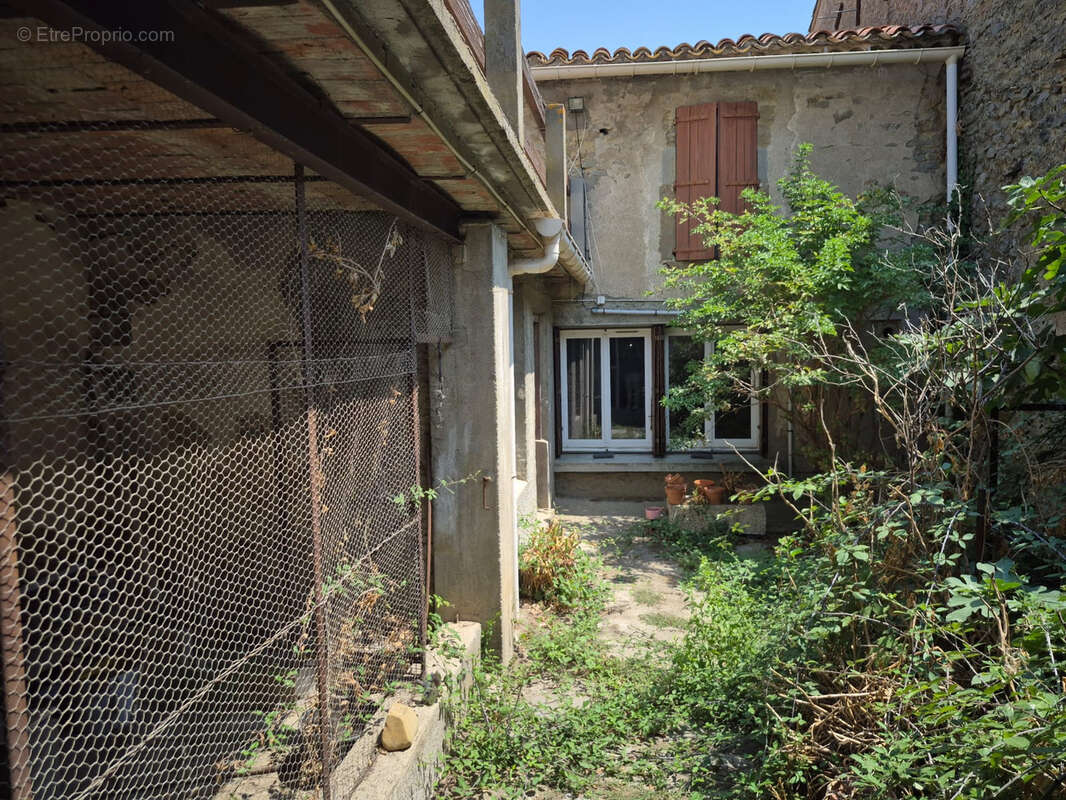 Maison de village avec cour, terrasse et immense garage   Azille (11700)   145 m2 habitables - photo 18