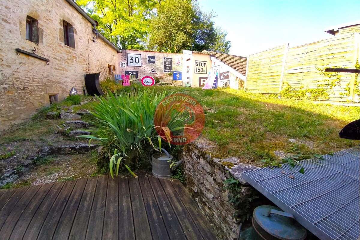 Maison à AISY-SUR-ARMANCON