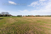 Terrain à SAINT-MARTIN-DE-HINX