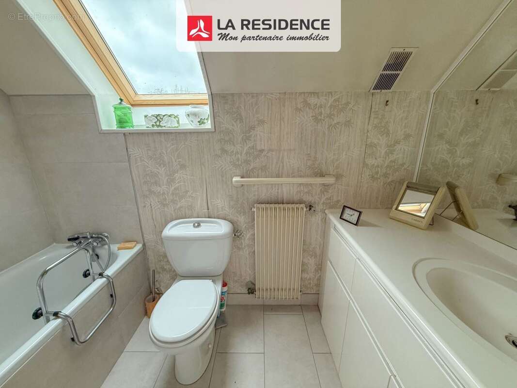 Maison à LE MESNIL-SAINT-DENIS