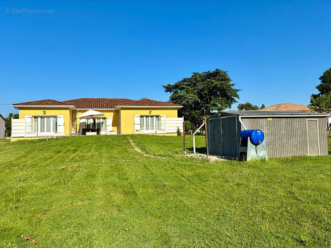 Maison à SAINT-ETIENNE-DE-FOUGERES