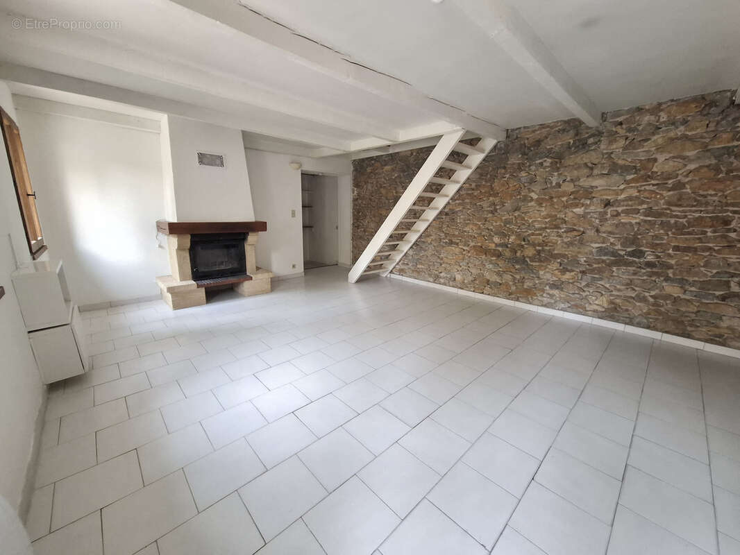 Maison à SAINT-CYR-SUR-MER
