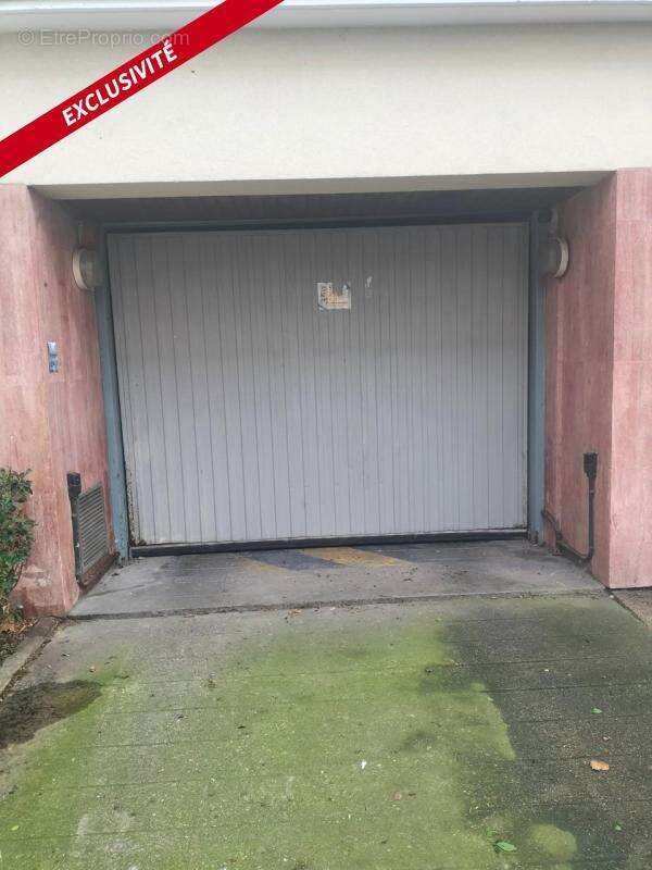 Parking à PARIS-11E