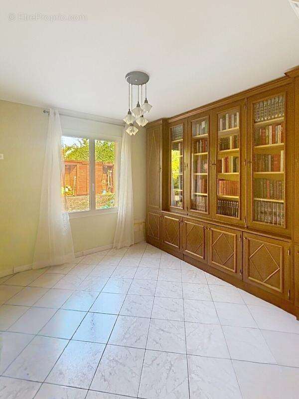 Maison Maison 111 m² + grand grenier ? Terrain 1173 m² sans vis-à-vis, double garage & clim - photo 10