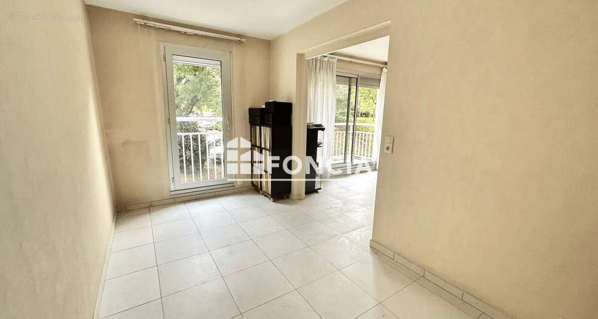 Appartement à FRESNES