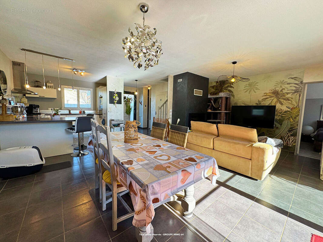 Maison à SERRES-CASTET