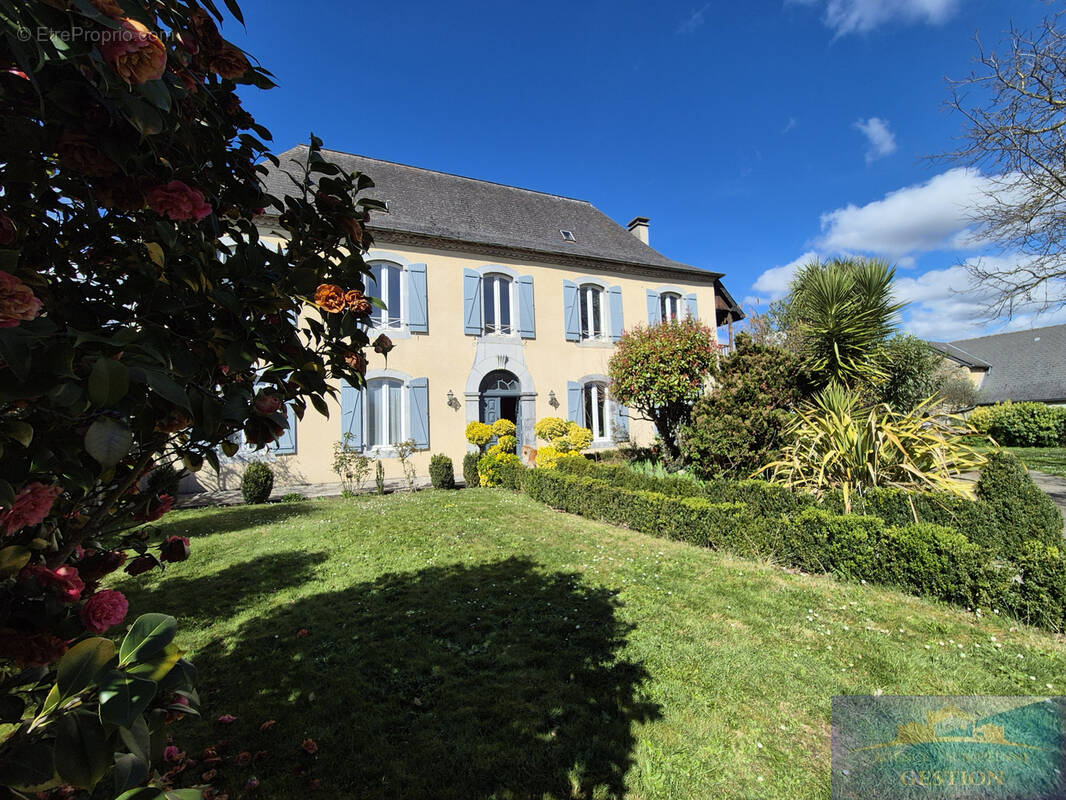 Maison à PONTACQ