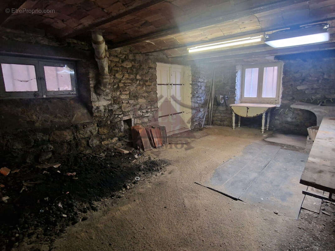 Maison à MOLIERES-SUR-CEZE