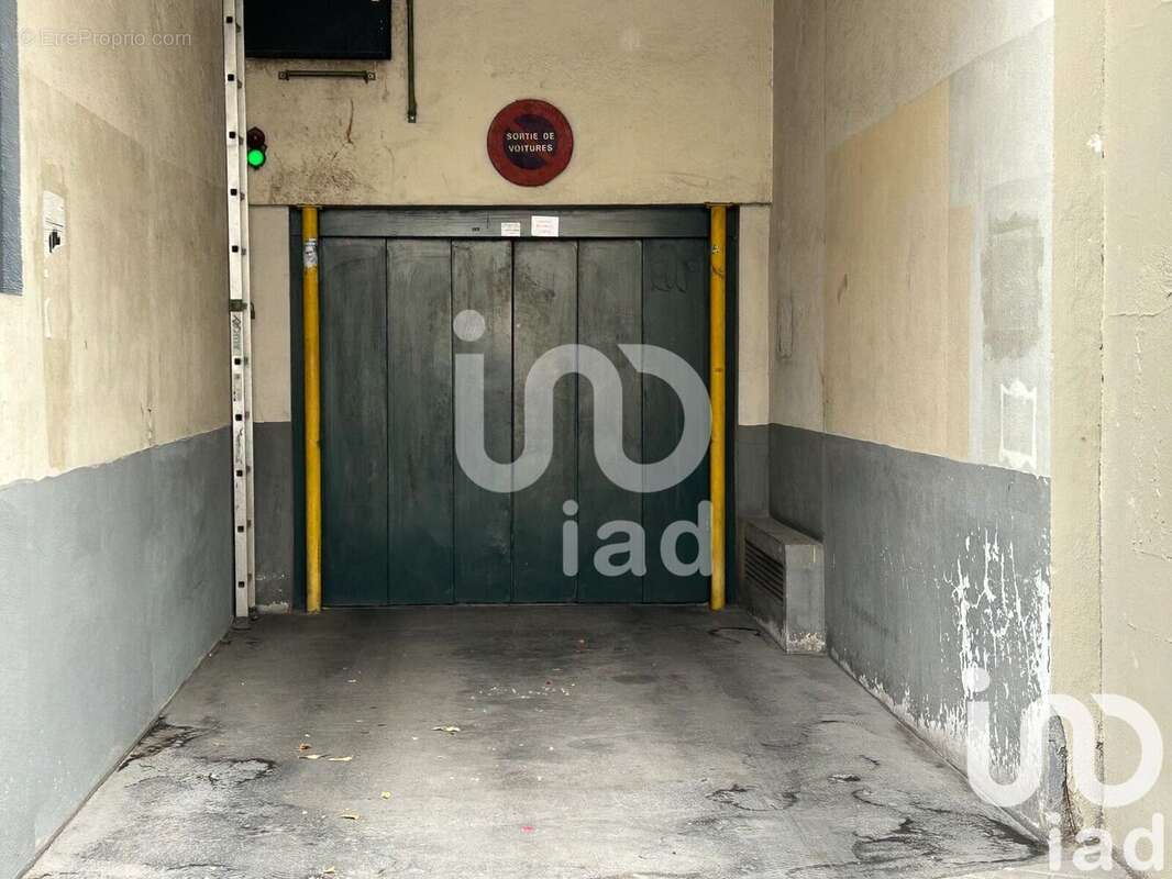 Photo 3 - Parking à PARIS-15E
