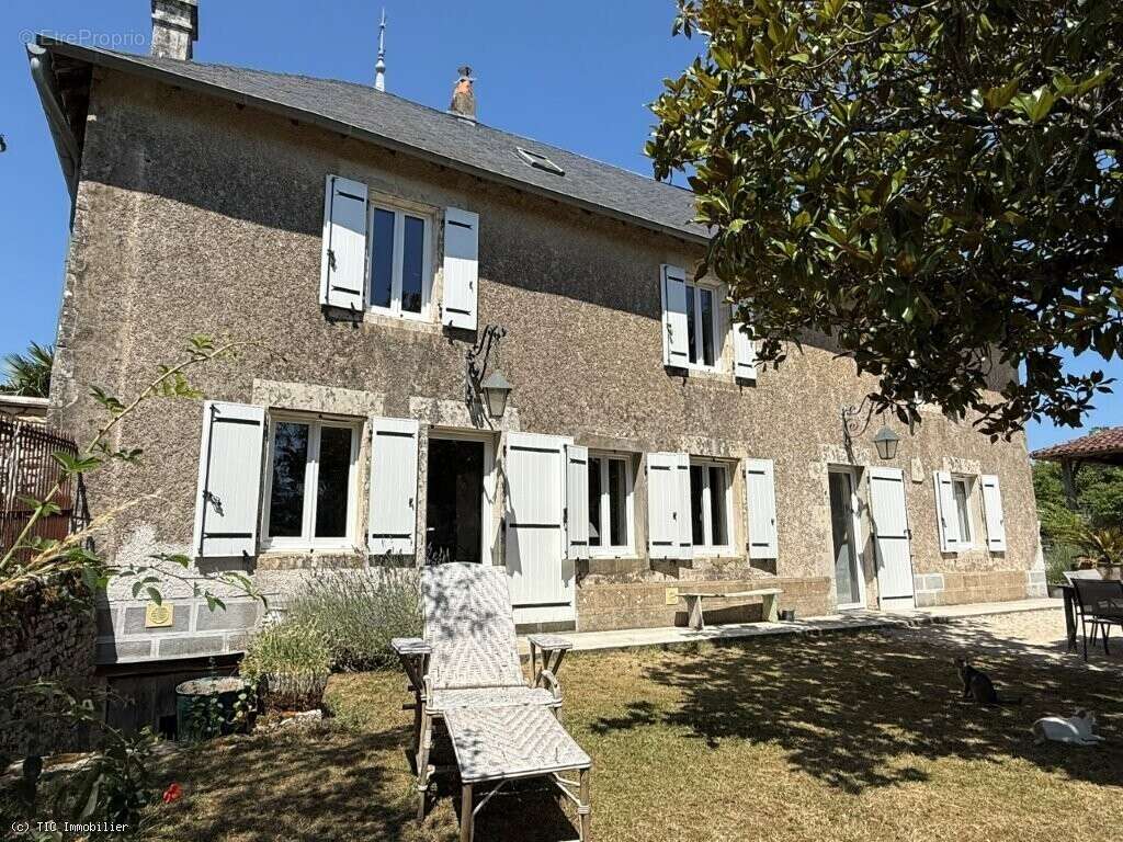 Maison à RUFFEC