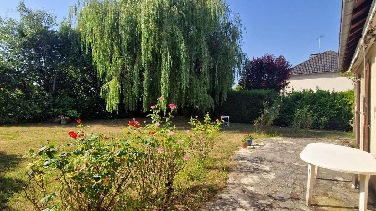 Pavillon avec jardin - 4 pieces - 3 chambres - garage - photo 4
