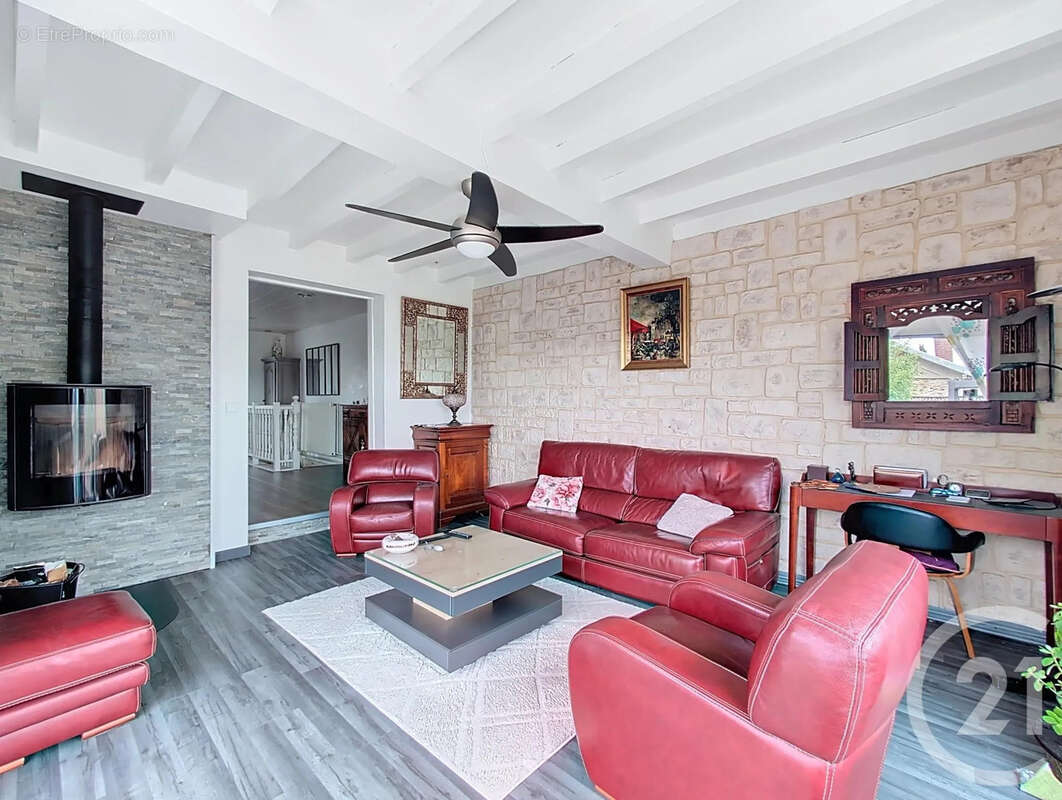 Maison à VAUX-LE-PENIL