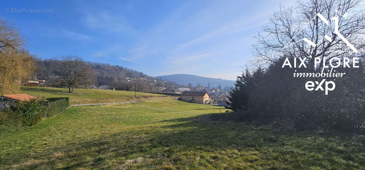 Terrain à JUJURIEUX