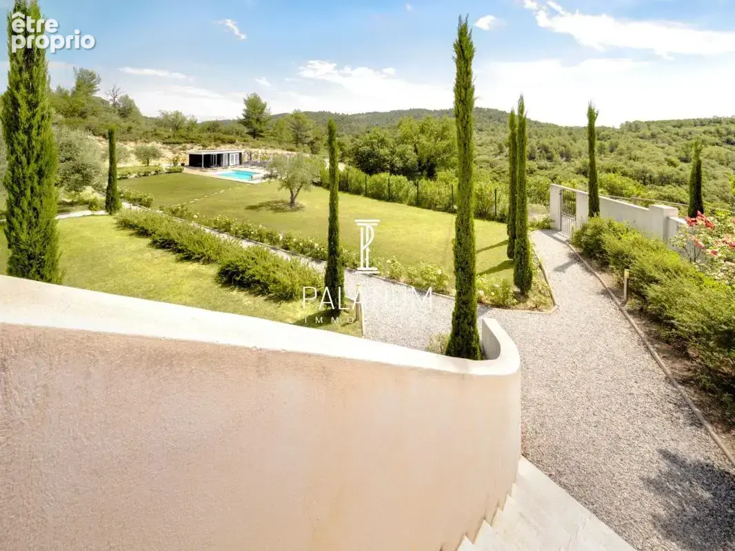 Studio rénové avec Terrasse - Résidence avec piscine - photo 9