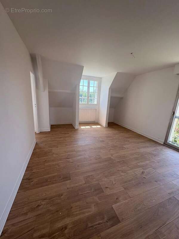 Maison à SAINT-NOM-LA-BRETECHE