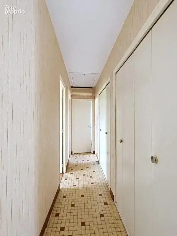 Maison familiale à St Antoine du rocher avec sous-sol complet et grand atelier - photo 12