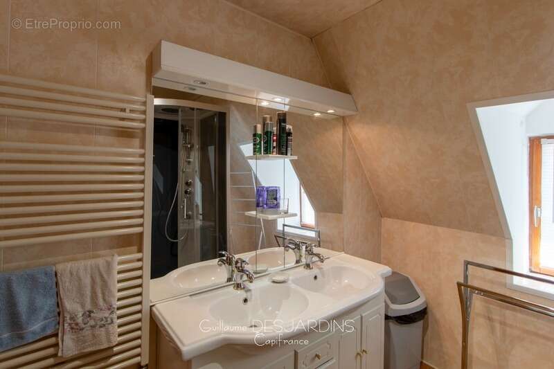 Maison à AUBRY-LE-PANTHOU