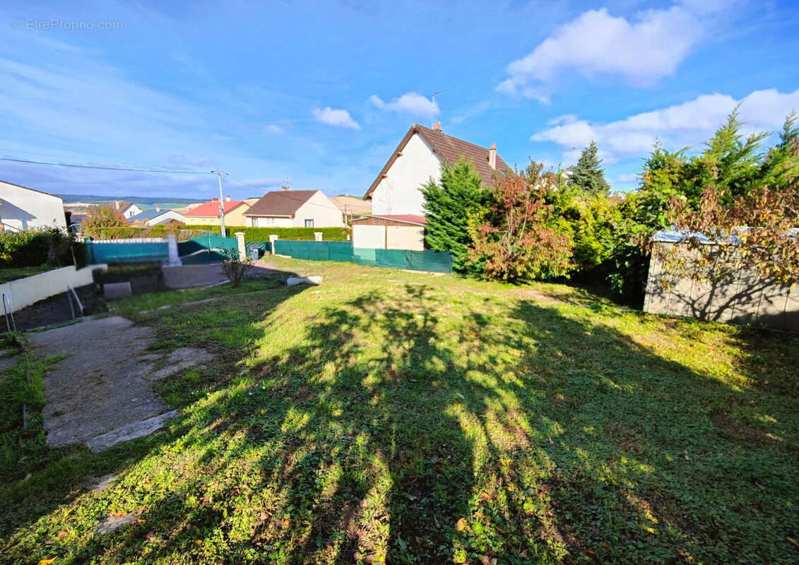 Maison à LAROCHE-SAINT-CYDROINE
