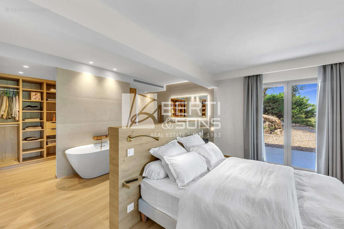 Maison à MANDELIEU-LA-NAPOULE