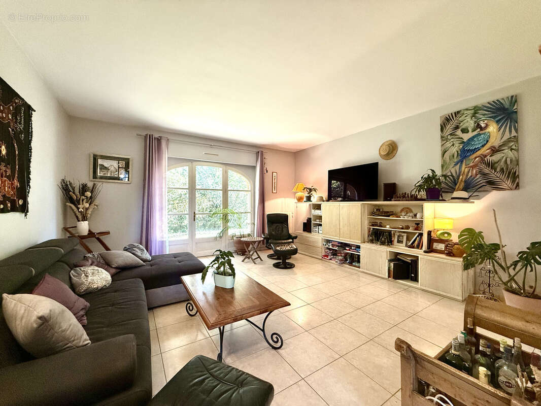 Maison Familiale de 252m2 sur un grand Terrain de 2000m2 Cugnaux 31270 - photo 3