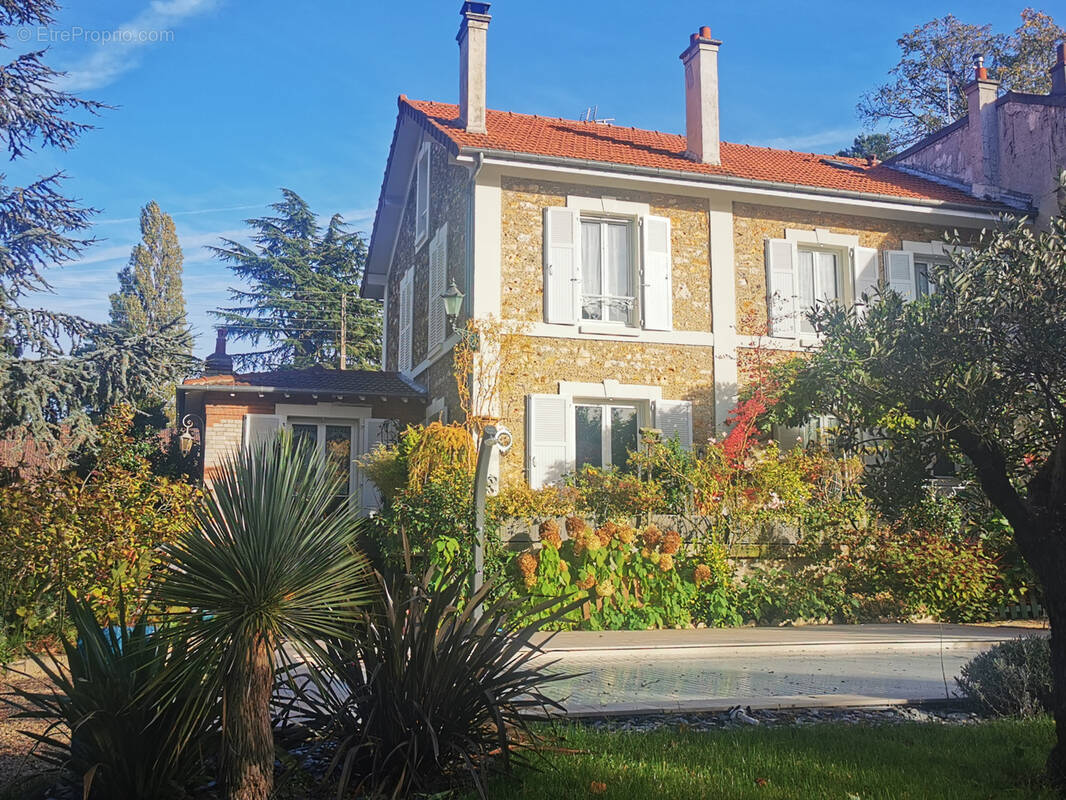 Maison à BEAUCHAMP